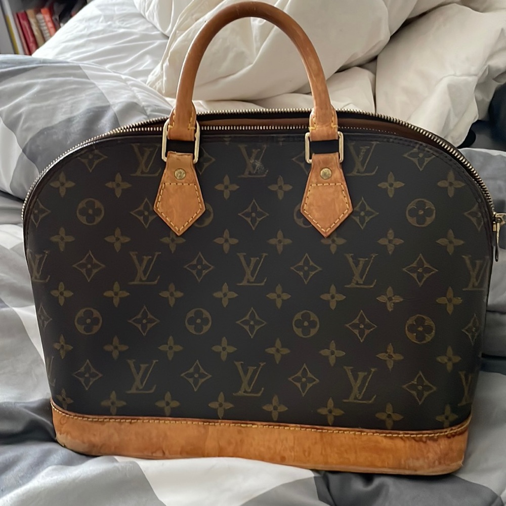LV PURSE authentic